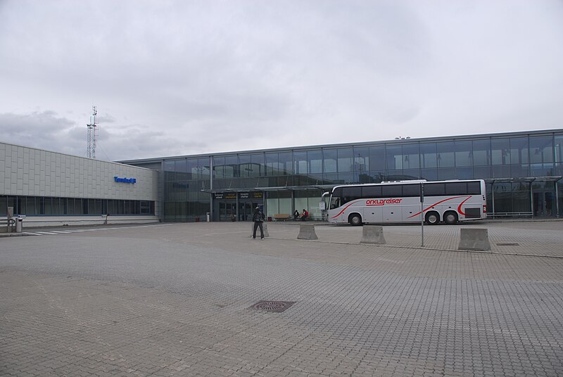 File:Terminal B at Trondheim Airport, Værnes.jpg