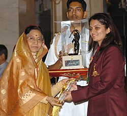 The President, Smt. Pratibha Devisingh Patil presenting the “Arjuna” Award – 2007, to Ms. Avneet Kaur Sidhu (Shooting), in New Delhi on August 29, 2008.jpg