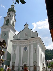 Toblach - Pfarrkirche 1 - Fassade.jpg