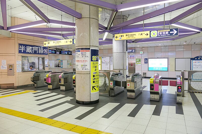 File:Tokyo-Metro Sumiyoshi-STA Sarue-Gate.jpg