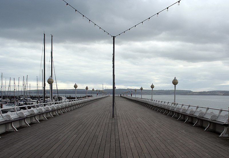 File:Torquay pier 1 (2316147933).jpg