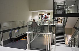 「水産仲卸売場棟」4階の階段（2018年10月15日撮影）
