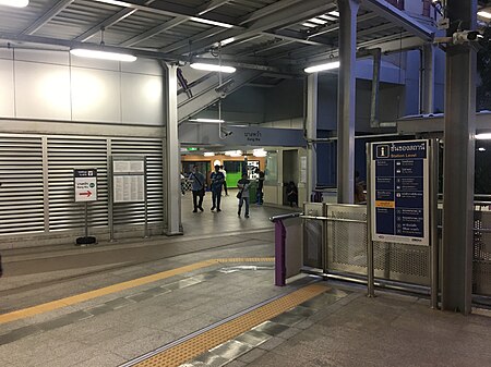 ไฟล์:Transfer_hall_Bang_Wa_Station_(MRT_Side)_2.jpg