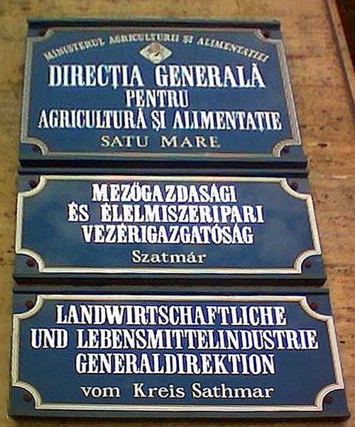 Trilingual Romanian-Hungarian-German sign in Satu Mare (German: Sathmar)