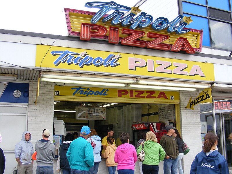 File:Tripoli's in Salisbury, Massachusetts.jpg