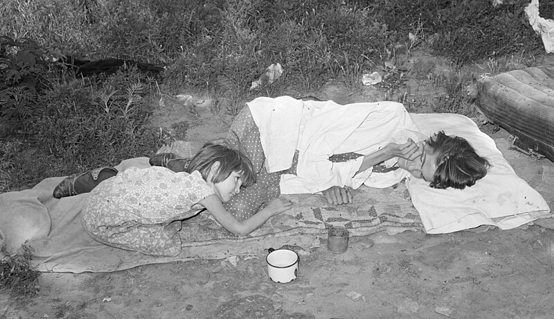 File:Tubercular wife and daughter of agricultural day laborer, Poteau Creek near Spiro, Oklahoma, 8b22227.jpg