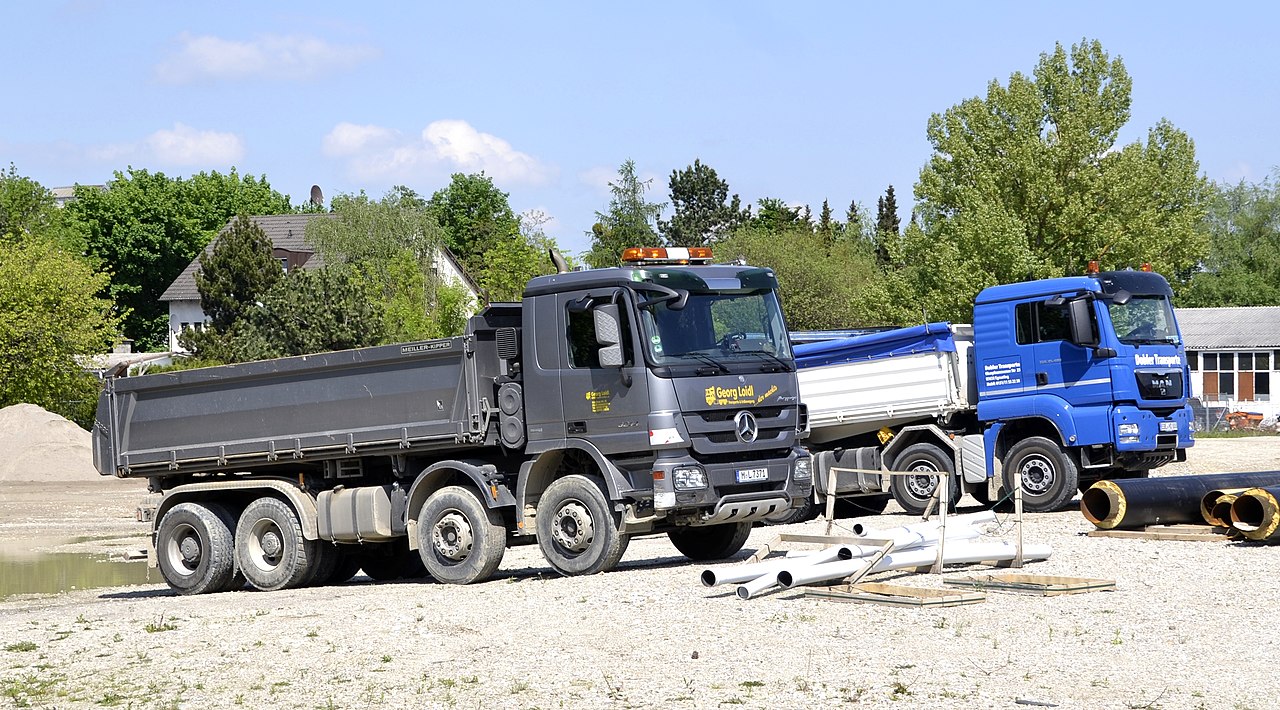 muldenkipper ribaltabili 1280px-Two_dump_trucks_in_Munich_-_2013