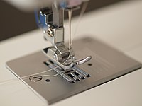 Máquina de Coser Mini / Ez Stitch Toy Sewing Machine - Hobbees