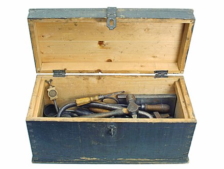 Simple wooden toolbox