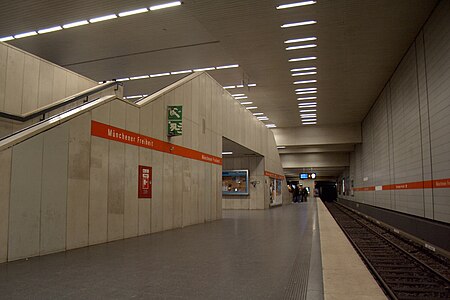 Tập_tin:U-Bahnhof_Münchner_Freiheit_01.jpg