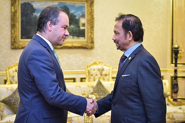 Scully as Trade Envoy meets the Sultan of Brunei Hassanal Bolkiah while on a trade visit to Brunei (November 2018)