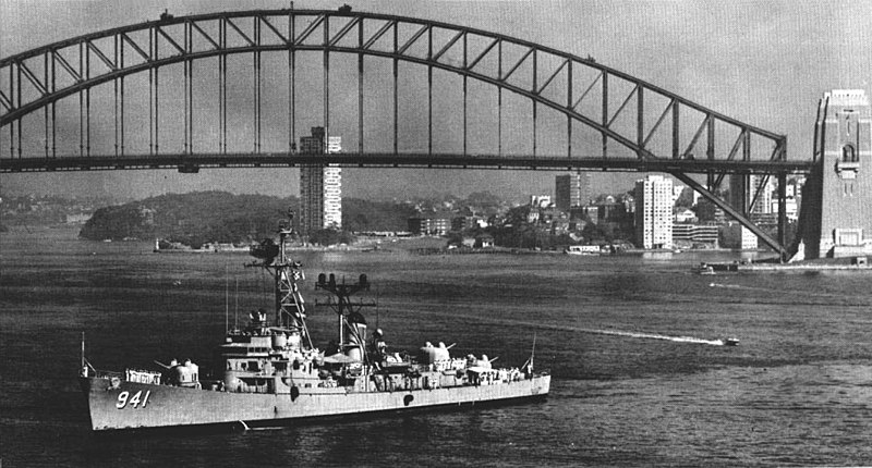 File:USS Du Pont (DD-941) at Sydney 1969.jpg