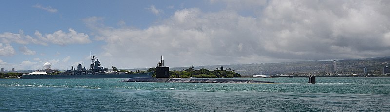 File:USS Santa Fe (SSN-763) leaves Pearl Harbor in July 2014.JPG