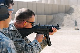 Pràctica de tir amb una MP5