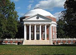 De Rotunda (1822-1826) is het meest iconische gebouw op de campus van de Universiteit van Virginia. Het brandde af in 1895 maar werd herbouwd in 1898-1899. Samen met Monticello behoort de Rotunda tot het UNESCO Werelderfgoed.