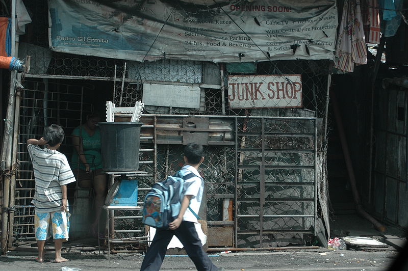 File:Upscale Manila Junk Shop (6764033995).jpg