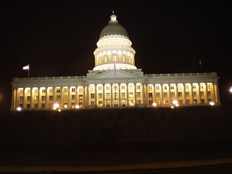 File:Utah State Capitol grounds, Thanksgiving evening - November 2008 - by Brandon Evershed (9) (18333847961).jpg