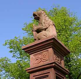 Löwe auf dem Langener Vierröhrenbrunnen