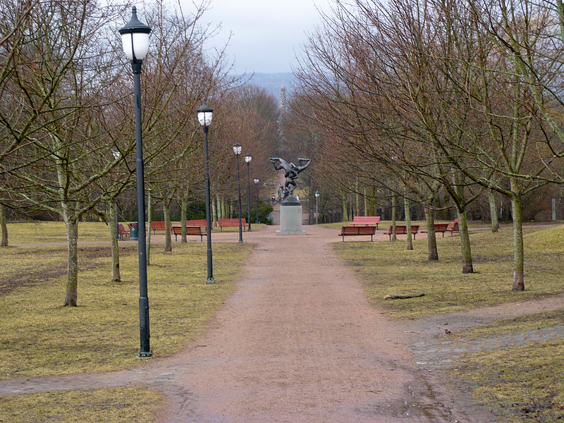 File:Vigeland Park (2327977740).jpg