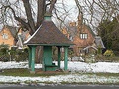 Village pump, Kingston - geograph.org.uk - 1170767.jpg