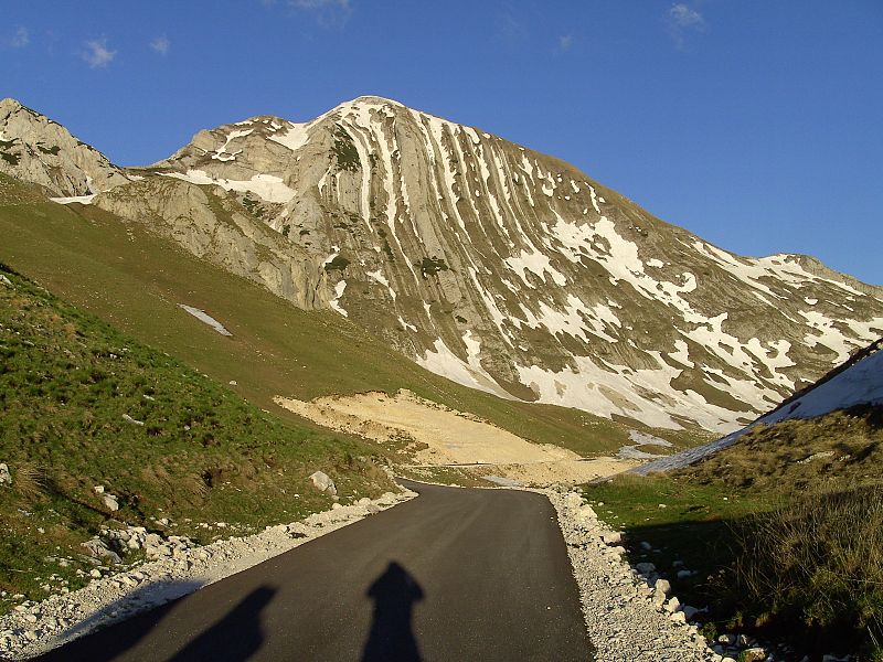 File:Vrchol Prutas (2393 m) s nadhernymi vrasami v mramorech.jpg