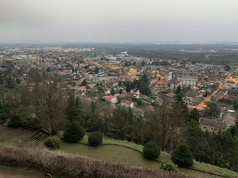 File:Vue de Miribel depuis l'esplanade de la Madone (février 2021) - 1.jpg