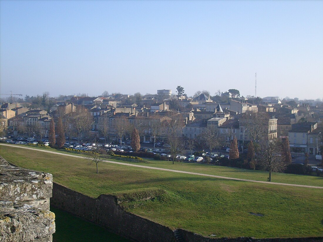 File:Vue sur Blaye.jpg