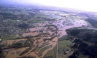 An aerial view of the 1996 flooding Willamette River 1996 flood aerial.jpg