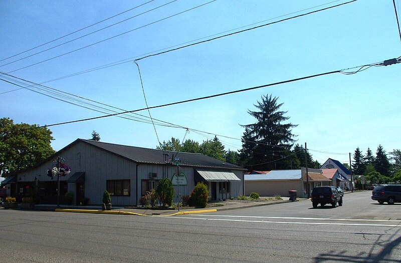 File:Willamina Oregon Main at D street.JPG