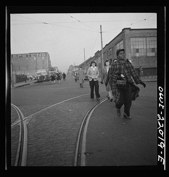 File:Workers hurrying to catch a conveyance for work 8d27845v.jpg