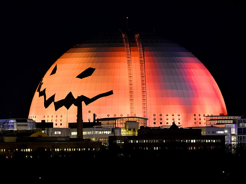 File:World's largest Halloween pumpkin.jpg