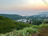 Una vista di Yarada dalla collina