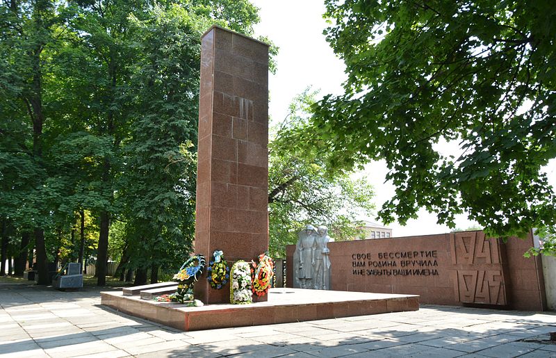 File:Zdolbuniv Memorial Voyins'koyi Slavy 01 Mis'kiy Park (YDS 7593).JPG
