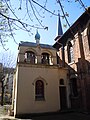 Le clocher de l'église Saint-Serge, côté sud.