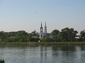 Вид на Троице-Успенский собор Кинешмы из Заречья.JPG