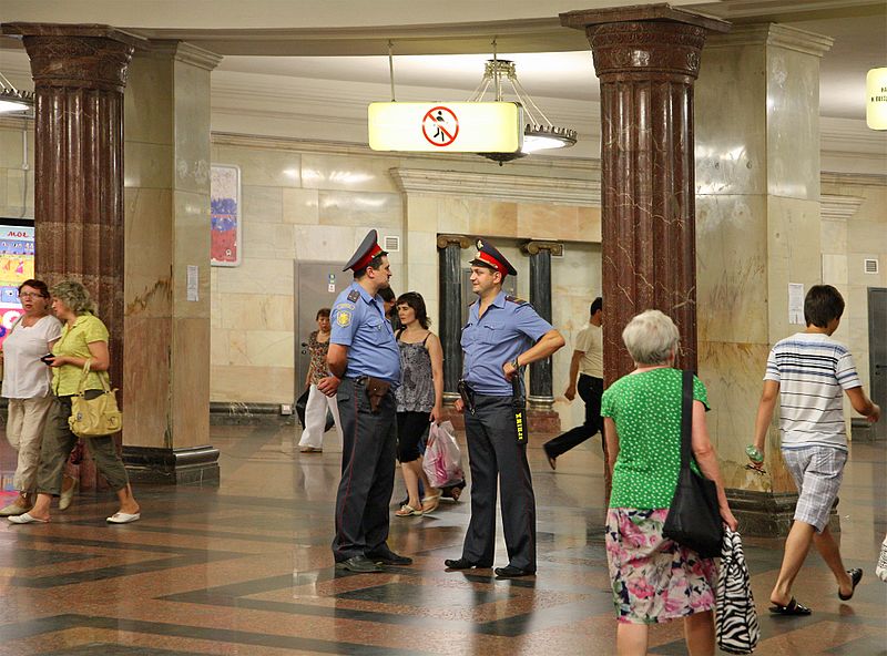 File:00 2076 Moskau - Metrostation.jpg