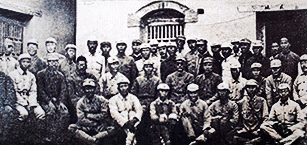 File:1939年，八路军115师部队领导与地方党委在东平无盐村的合影 