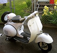 Stamvader van de moderne scooter is de Vespa (Wesp). Dit is een 150 cc-uitvoering uit 1959