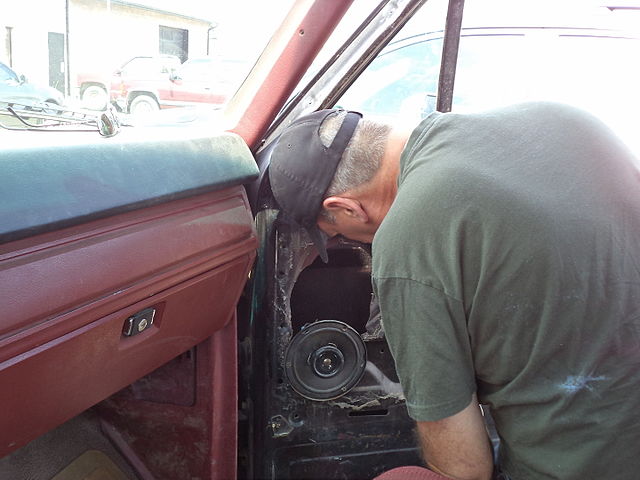 File:1986 Ford F150 interior 01.JPG - Wikimedia Commons