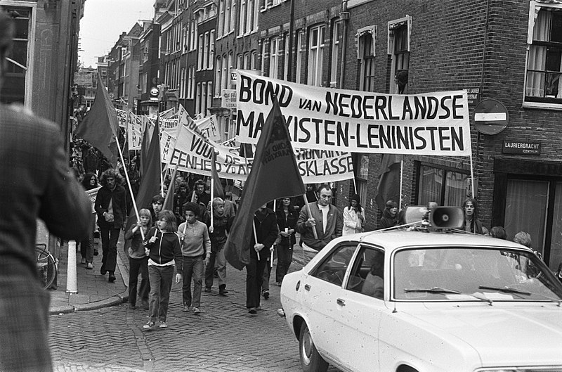 File:1 Mei demonstratie door Amsterdam, Bestanddeelnr 926-3799.jpg