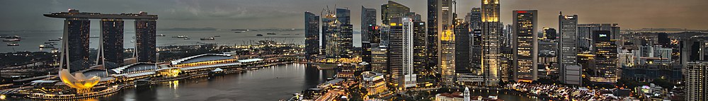 1 singapore city skyline dusk panorama 2011 (beskåret til Wikivoyage) .jpg