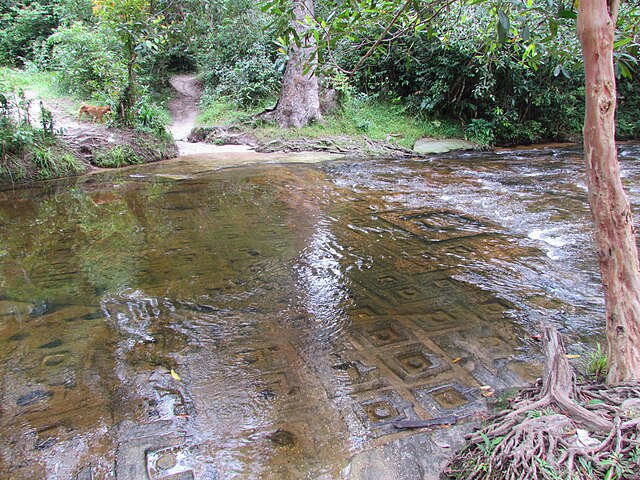 Hồi ký  2016 "SIÊM - PHÊNH : vừa đi vừa chạy" 640px-2011-06-27-030_Phnom_Kulen