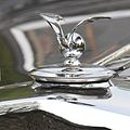 * Nomination Hood ornament of Horch automobiles in 1936 -- Spurzem 12:29, 25 March 2015 (UTC) Verbessere mich mit einem guten Argument: Ich meine, das Bild wäre besser, wenn man es gerade richtet.--Hubertl 12:59, 25 March 2015 (UTC) Was soll geradegerichtet werden? Ich sehe den Kühlerverschluss waagerecht. -- Spurzem 15:17, 25 March 2015 (UTC) *  Comment ich hab jetzt genau nachgeschaut, es muss tatsächlich um 1,3° nach links gedreht werden, damit es gerade ist.--Hubertl 15:55, 25 March 2015 (UTC) Jetzt in Ordnung? -- Spurzem 20:41, 25 March 2015 (UTC) * Promotion Jetzt ist es perfekt! Denn es ist nämlich ein ganz außerordentlich gelungenes Bild! --Hubertl 21:16, 25 March 2015 (UTC)