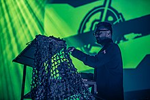 Рис Фулбер выступает с Front Line Assembly на фестивале E-Tropolis в 2016 году