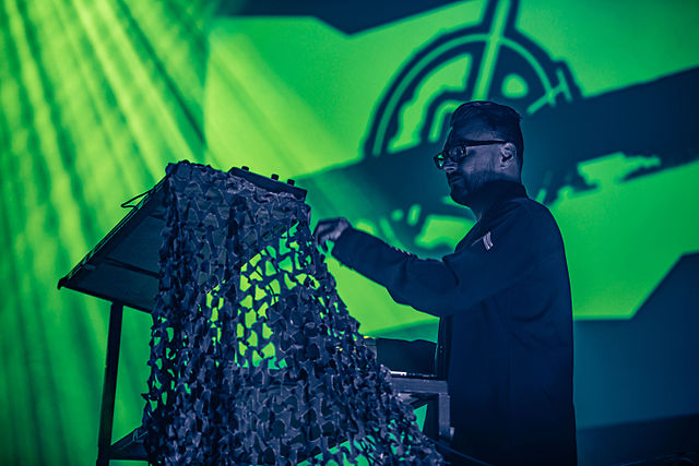 Rhys Fulber performing with Front Line Assembly in 2016