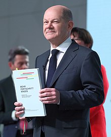 Olaf Scholz bei der Unterzeichnung des Koalitionsvertrags, 2021