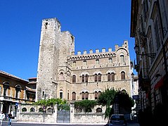 Palazzo Merli con le torri gemelle gentilizie del XII secolo