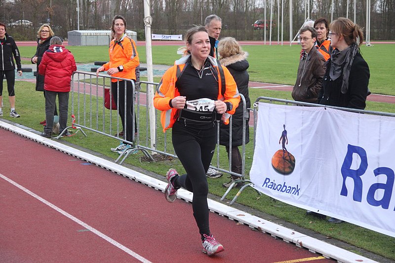 File:A lot women running a marathon.JPG