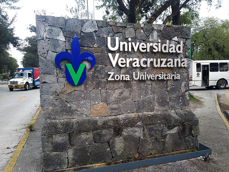 File:Acceso a la zona universitaria de la Universidad Veracruzana en Xalapa, Veracruz 02.jpg