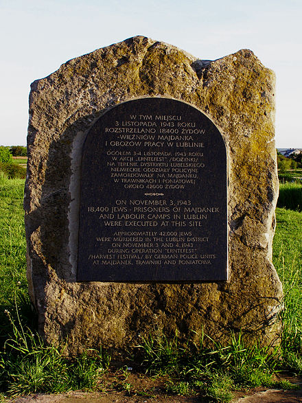 Memorial plaque at Majdanek